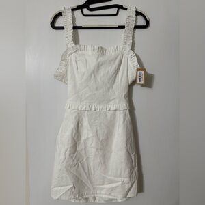 Vestique - White Ruffled Sleeveless Dress
